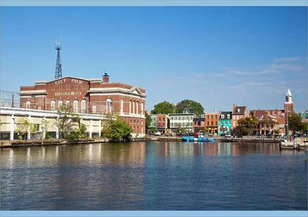 USA, Maryland, Baltimore. Fells Point, buildings on Thames Street