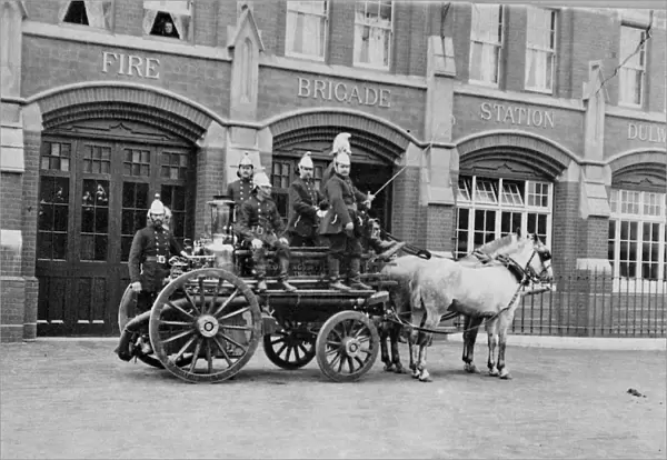 LCC-MFB Dulwich fire station and horse steamer