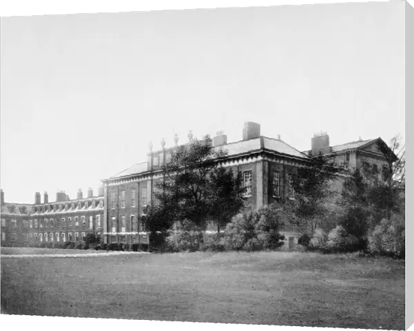 LONDON: KENSINGTON PALACE. View of Kensington Palace, the British royal residence at Kensington