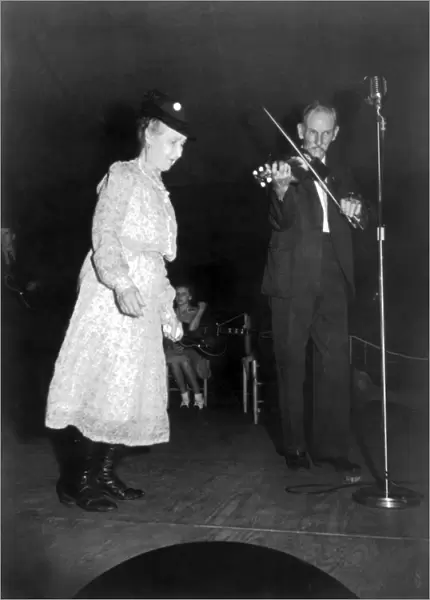 NORTH CAROLINA: FIDDLER. Fiddler Bill Hensley and a woman performing at the Mountain