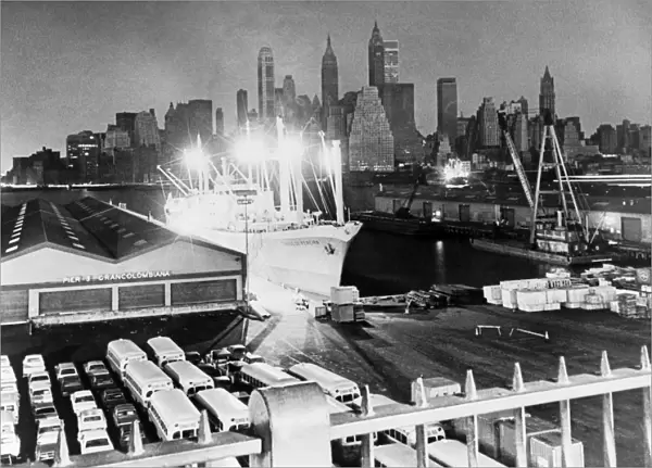 NEW YORK: BLACKOUT, 1965. View of Brooklyn waterfront and the Manhattan skyline