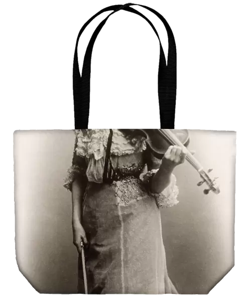 MAUD POWELL (1868-1920). American violinist