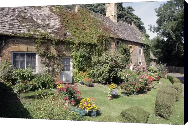 Gret Tew. Cottage garden in the Oxfordshire village of Great Tew on a summers day