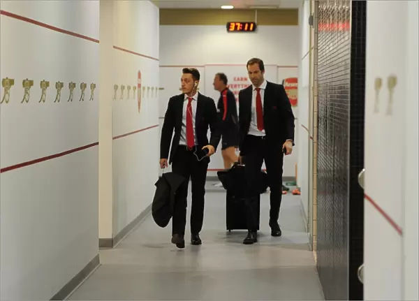 Arsenal FC: Ozil and Cech in Deep Focus - Arsenal Changing Room before Arsenal vs Everton (2015 / 16)