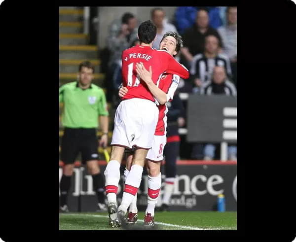 Samir Nasri and Robin van Persie Celebrate Arsenal's 3rd Goal Against Newcastle United (21 / 3 / 2009)
