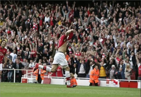 Cesc Fabregas's Goal Celebration: Arsenal's 4th Goal vs. Blackburn Rovers (6-2)