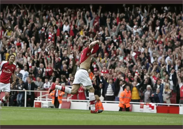 Cesc Fabregas's Goal Celebration: Arsenal's 4th Goal vs. Blackburn Rovers (6-2)