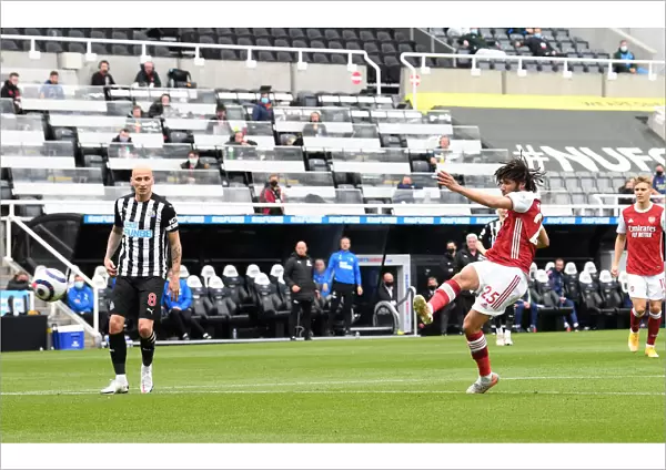 Mohamed Elneny Scores the Winning Goal: Arsenal's Triumph at Newcastle United (Premier League 2021, Behind Closed Doors)