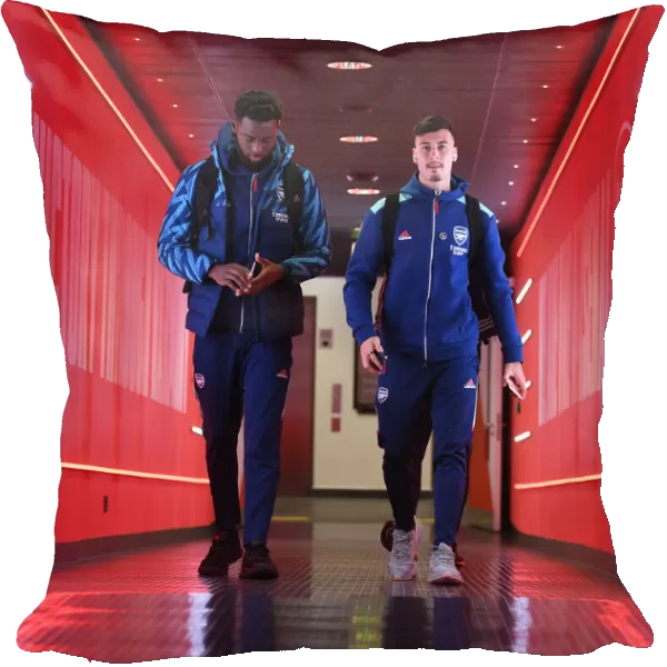 Arsenal's Okonkwo and Martinelli Arrive for Arsenal v Liverpool (2021-22)