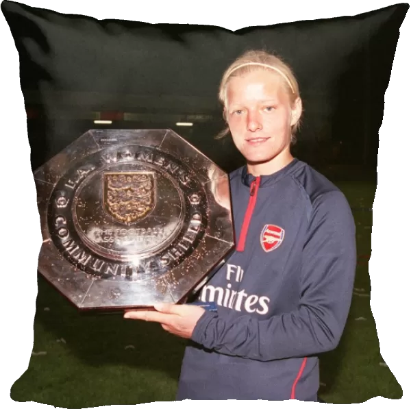 Katie Chapman (Arsenal Ladies) with the Community Shield