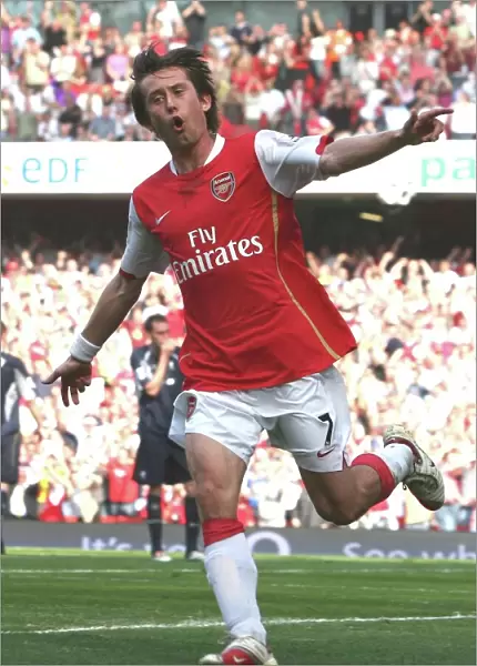 Tomas Rosicky celebrates scoring the 1st Arsenal goal