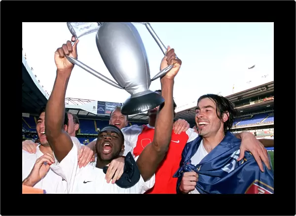 Kolo Toure and Robert Pires (Arsenal) celebrate winning the League