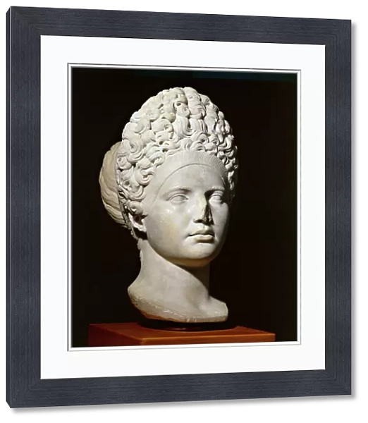 Head of Vibia Sabina, wife of Hadrian, Roman civilization, 2nd century a. d