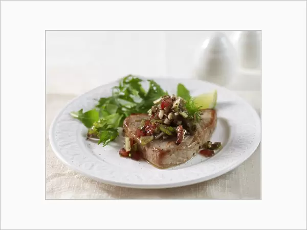 Tuna with fennel and tomato relish