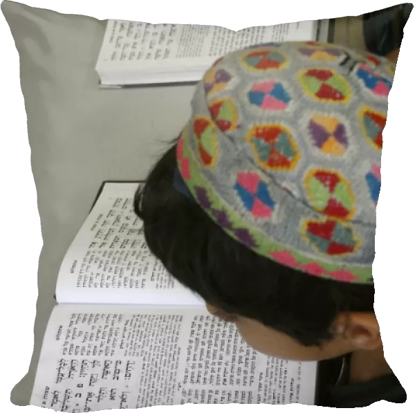 Talmud reading in Jewish school