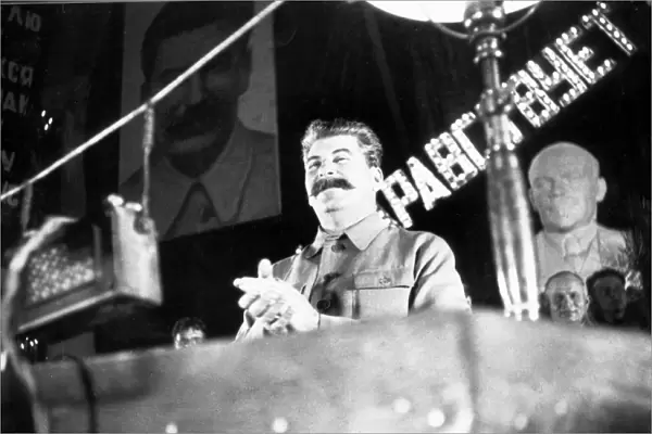 Stalin speaks at the opening ceremonies celebating the first subway line, hall of columns, house of unions, moscow, 1935