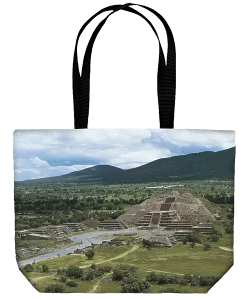 Mexico, surroundings of Mexico City, Teotihuacan (City of Gods), Pyramid of Moon