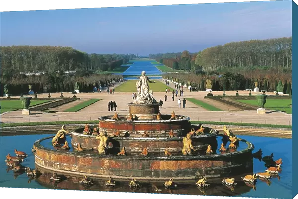 France, Ile-de-France, Versailles, Bassin de Latone in gardens of Versailles