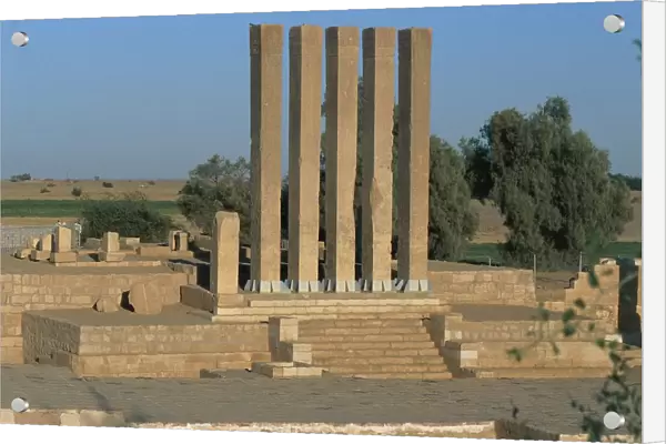 Yemen, Ma rib, Temple of Moon God (Arsh Bilqis)