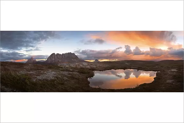 cradle mountain panorama at sunset