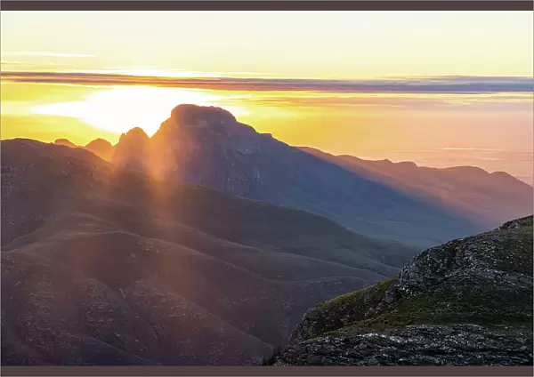 Sunrise rays over the Stirling Ranges
