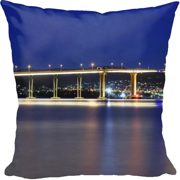 Tasman Bridge reflections at night