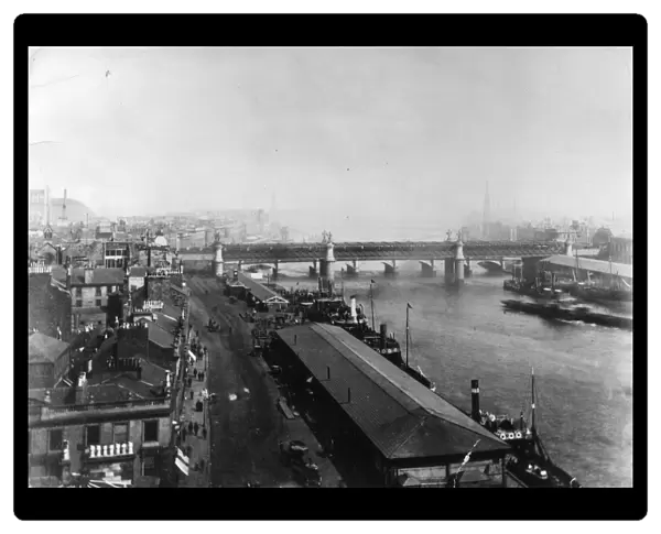 Glasgow. circa 1870: A bridge over the River Clyde as seen from the Sailors Home, Glasgow