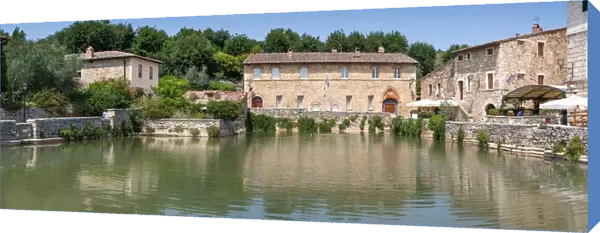 Termal Pool and ancient buildings in Bagno Vignoni
