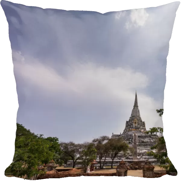 Wat Phu Khao Thong (Chedi Phu Khao Thong)