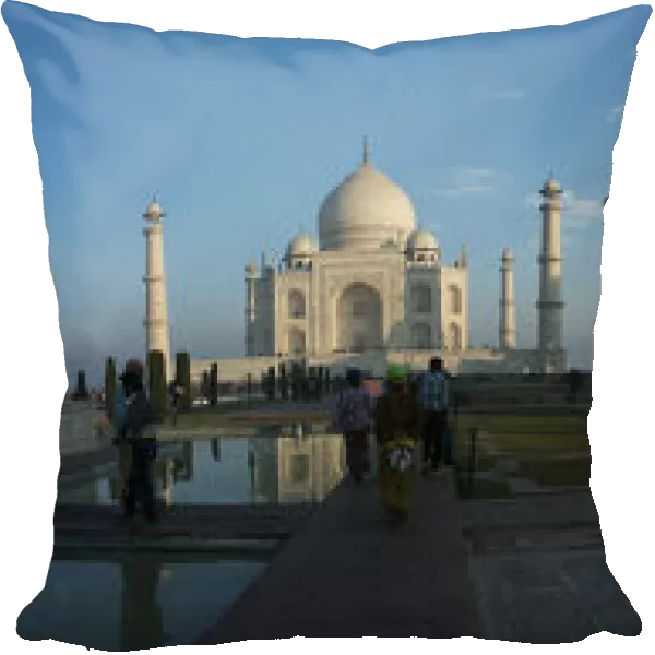 Early morning view of the Taj Mahal, Agra, Uttar Pradesh, India