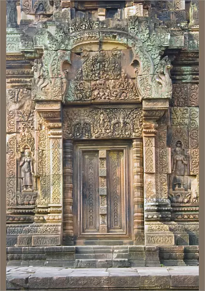 Carved walls at Banteay Prei Temple, Angkor