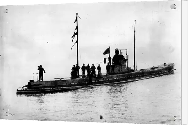 U-Boat. circa 1916: A German U-Boat. (Photo by Topical Press Agency / Getty Images)