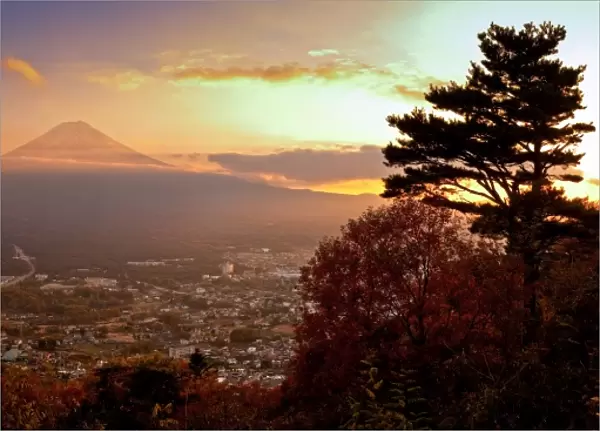 Evening panorama view of Mt. Fujiyama