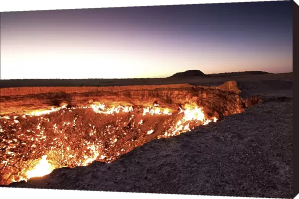 Fire crater, gas crater, Door to Hell Darvaza crater, Derweze or Darvaza, Karakum Desert, Dasoguz Province, Turkmenistan