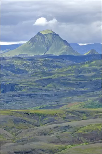 View from Mt Eggjar across the Emstrur lava desert to Hattafell, on the long-distance hiking trail from Skogar via Fimmvorouhals to the Thorsmork mountain ridge, Porsmork, Iceland
