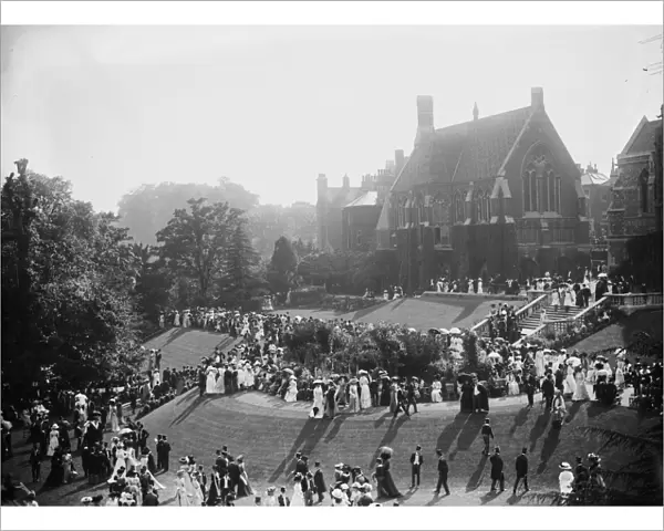 Open Day. circa 1909: Speech Day at Harrow Public School in Greater London