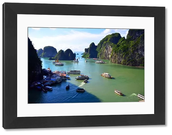 Iconic view on Ha Long Bay from Hang Sung Sot (