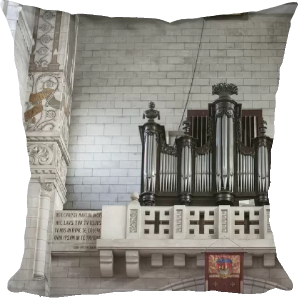 The organ pipe in Tours Cathedral