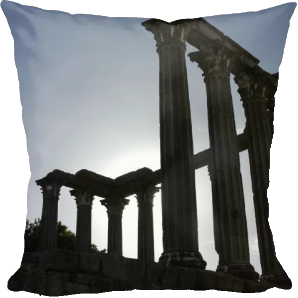Roman Temple of Diana in Evora, UNESCO World Heritage Site, Alentejo, Portugal, Europe