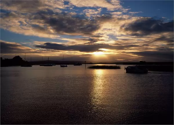 Co Tipperary, Lough Derg, Kilgarvan Harbour-Sunset
