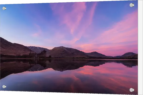 Kilchurn Castle with colorful sky
