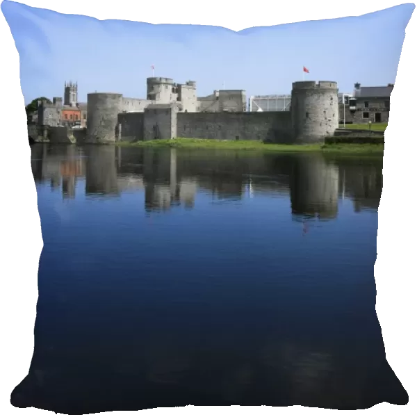 King Johns Castle on the Shannon River, Limerick, Ireland