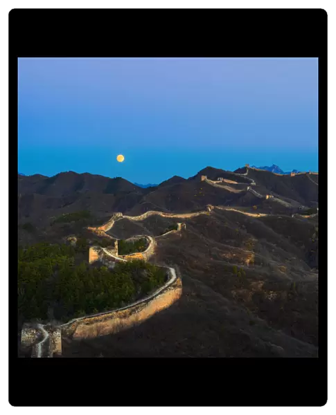 The great wall of china at moonrise