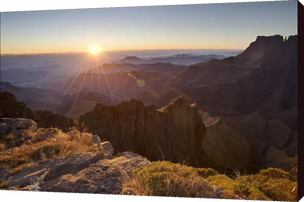 Sunrise over the Drakensberg mountains, Royal Natal, Drakensberg uKhahlamba National Park, South Africa