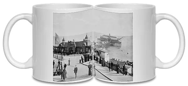 Antique black and white photograph of England and Wales: Southend on sea pier