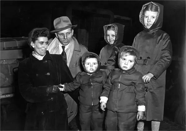 English emigrants leave for Australia 1955 on the free and assisted passage scheme