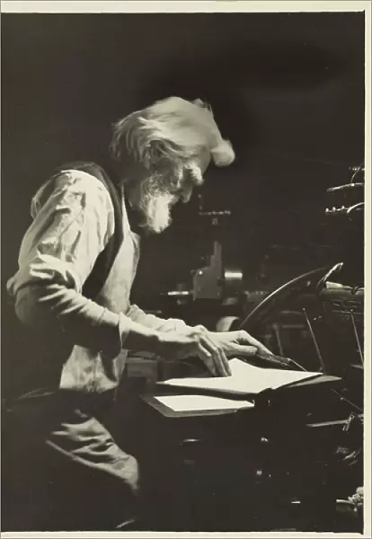 Printer in New York, 1905 (b  /  w photo)