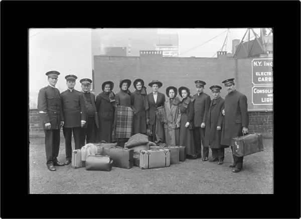 Members of the Salvation Army relief corps about to depart for the Dayton, Ohio flood
