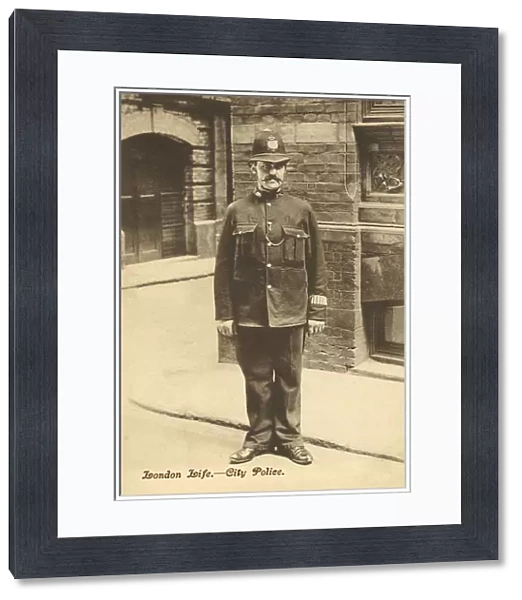 London policeman (b  /  w photo)