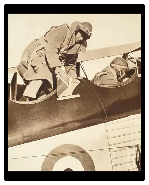 King Edward VIII: The First British King to Fly (b  /  w photo)